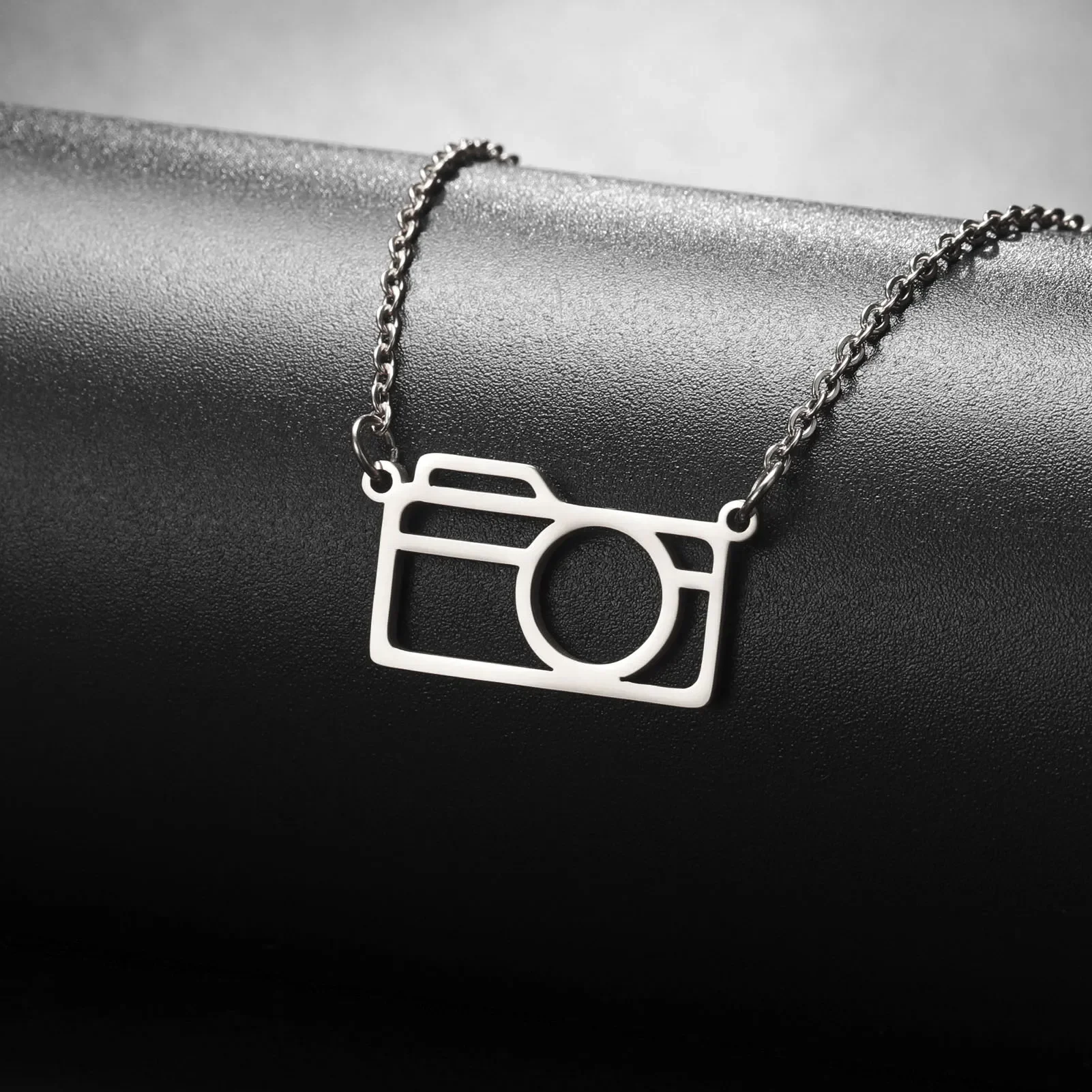 Double Hole Hollow Camera Pendant for Men and Women Fashion Photography Camera Stainless Steel Necklace Jewelry Gift