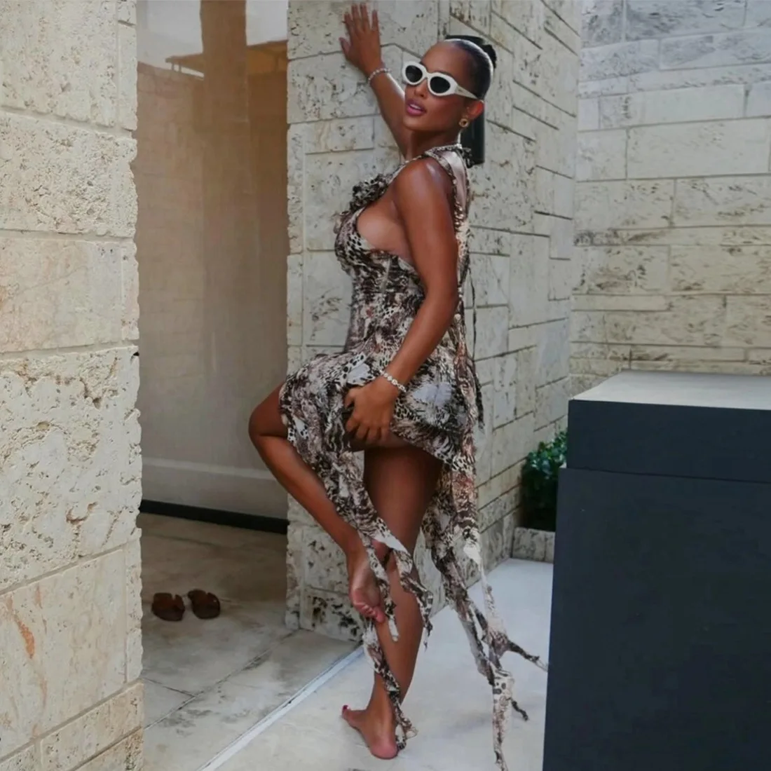 Robe mini sexy pour femmes 2026, robe moulante à imprimé léopard, col halter, dos nu, ourlet à franges, décoration appliquée, mode sexy