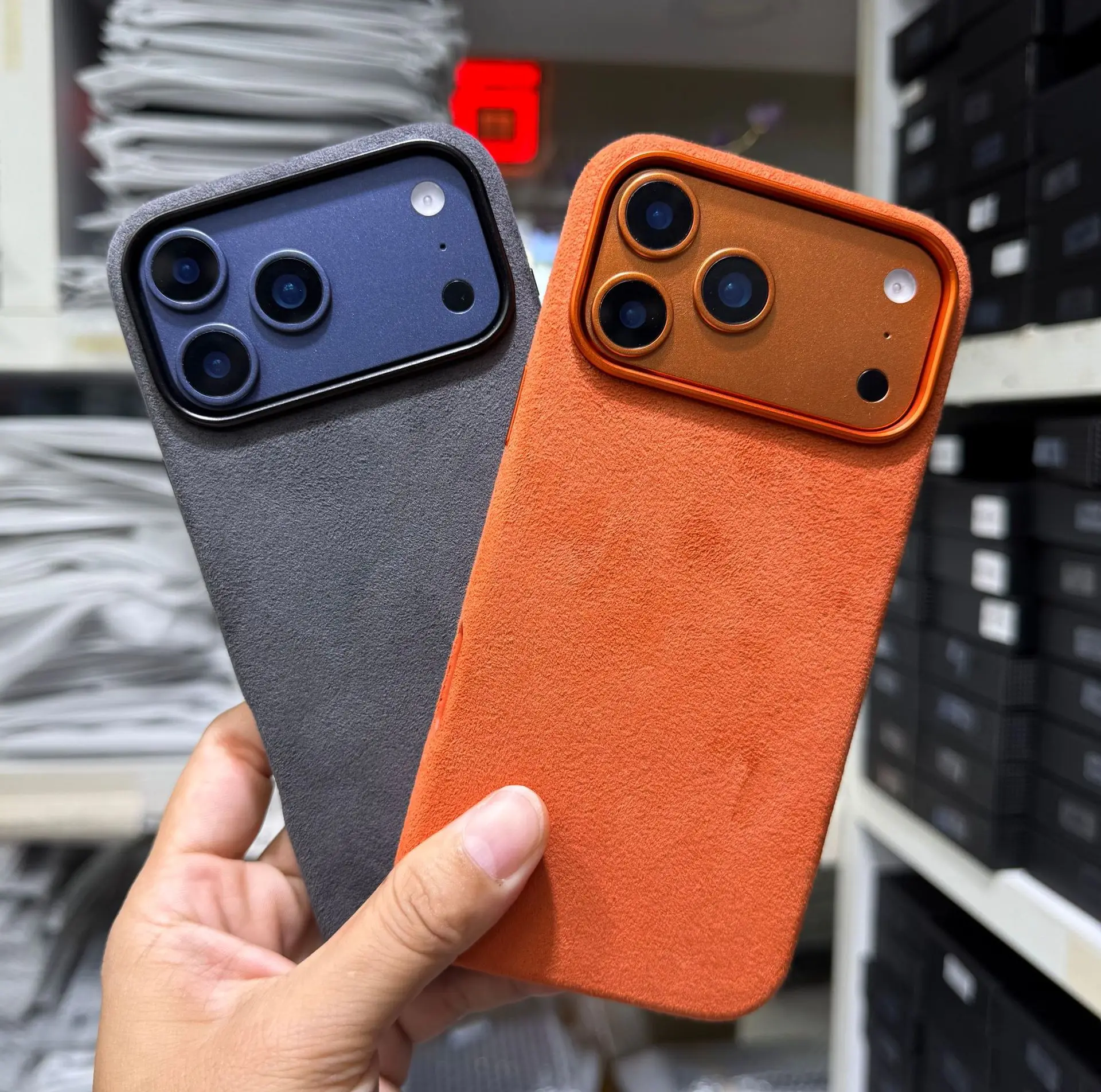 

Магнитный чехол премиум-класса из алькантары для IPhone 17 Pro Max, роскошный деловой чехол для суперкар, салон, такой же замшевый кожаный чехол для телефона