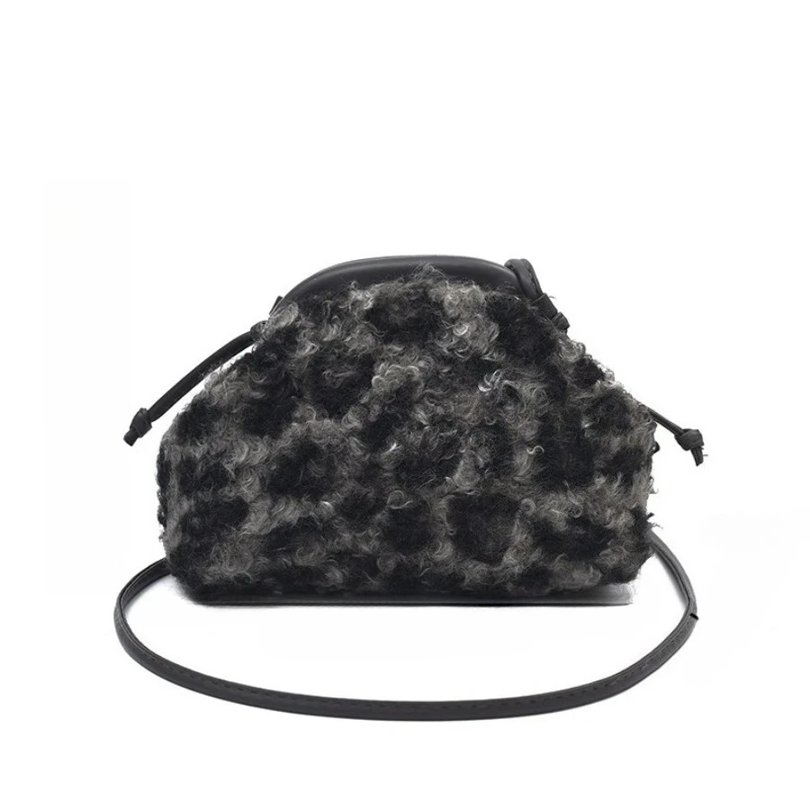 

New fashion Korean version of the fall and winter fairy plush wild clip mouth shell pleated diagonal cross shoulder bag