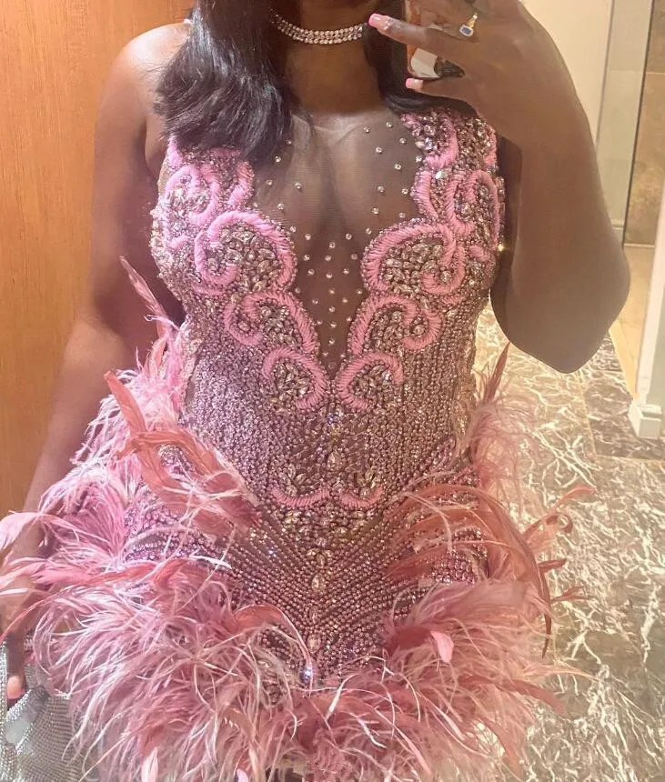 Robe de bal courte de luxe rose pour femmes, sur mesure, diamant scintillant, plumes de cristal, robe de reine d'anniversaire