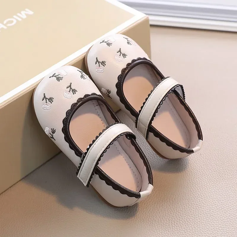 New Baby Girls Leather Shoes Kids Casual Flats Children Retro Embroidery Flowers Sweet Princess Shoes Soft Party Flats Toddler