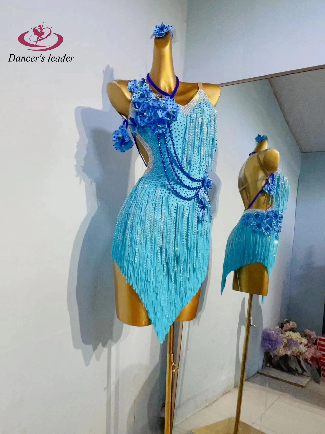 ラテンダンスステージ女性のハイエンドカスタマイズされたブルーフラワー襟、タッセルサスペンダー、サンバラインストーンパフォーマンスコスチュームドレス