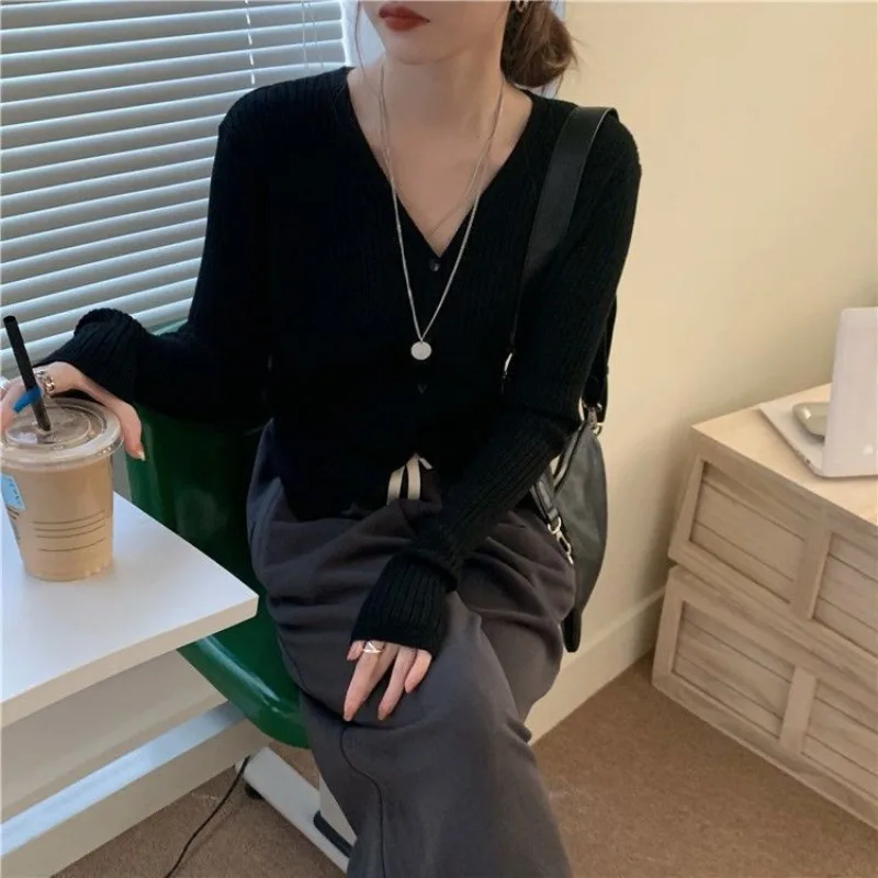 Korean Spring New Fashion Simple Elegant Thin Long Sleeve Knitted Cardigan Women Solid Patchwork Button Casual Gentle V-neck Top