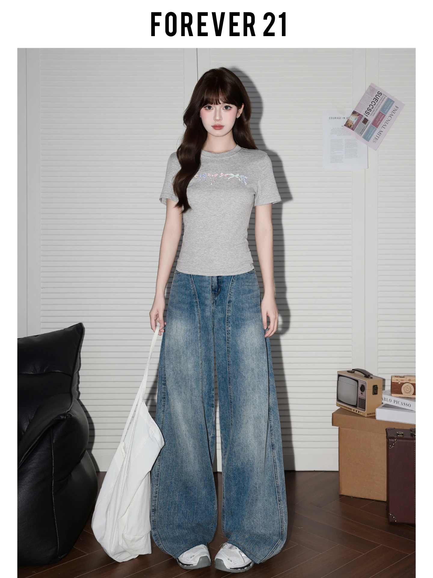 Calça Jeans Feminina Forever 21 Vintage Azul de Cintura Alta com Perna Larga, Tendência de Verão, Solta, Versátil, Modelo Knife Pants, Poplar Trees