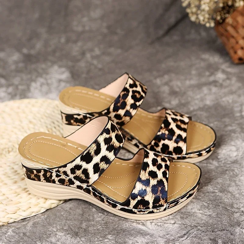 Retro Slippers for Women Summer Platform Sandals 2024 New Leopard Print Snake Pattern Women Shoes Comfy Wedges Beach Slippers