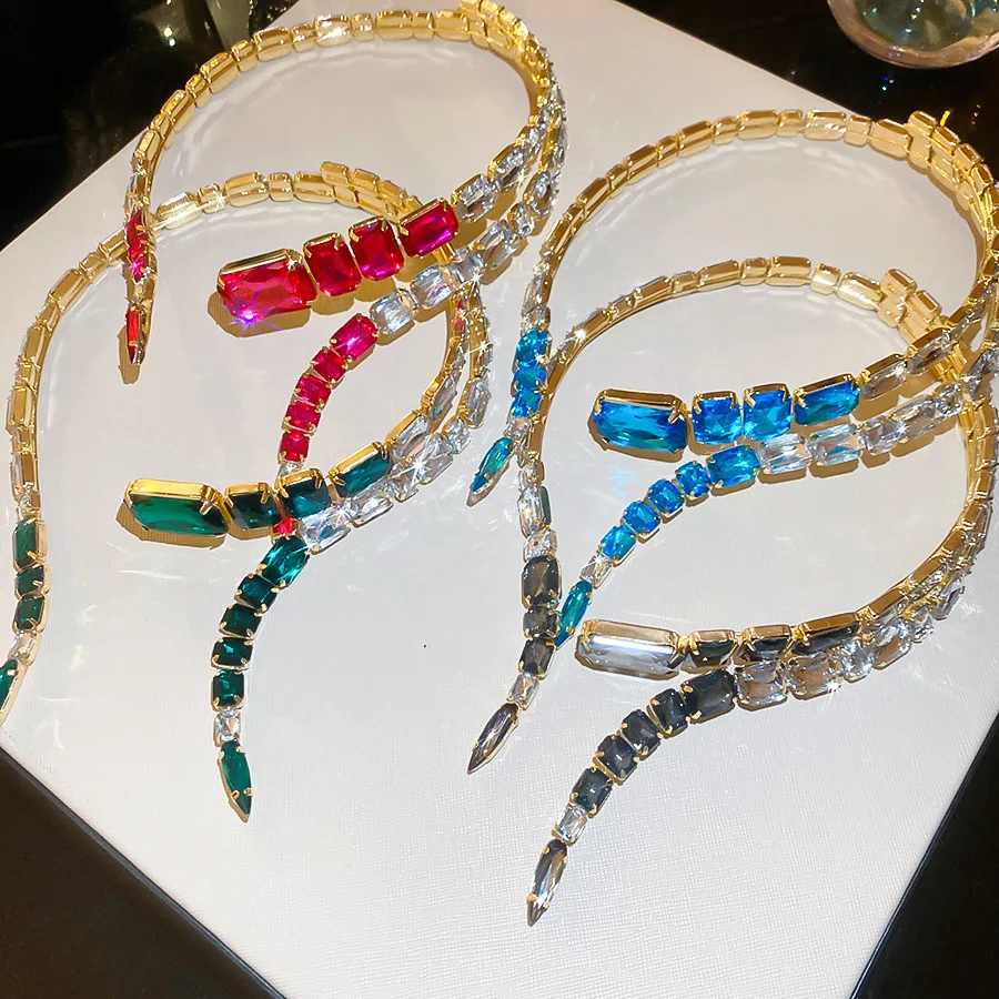 Neue Geometrische Diamantbesetzte Halskette, Personalisiert, Trendig und Extravagant, Leichter Luxus und Raffinierte Nischen-Halskette für Damen – Detail 4