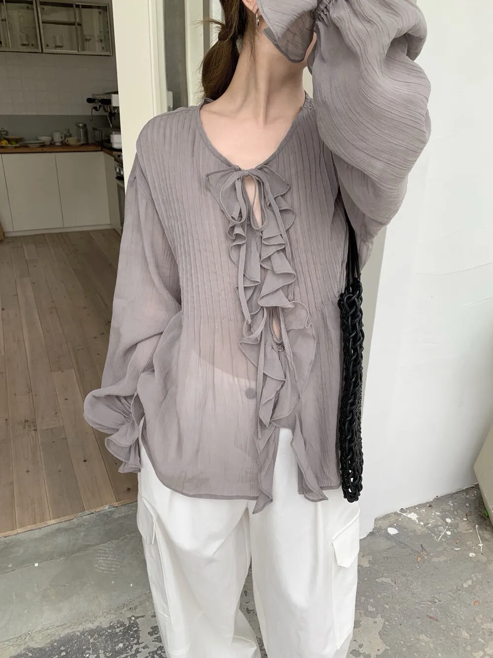 

Lilian Vintage Wood Grain Loose Casual Shirt Belt Design 7 Meter Versatile Small Top Commute Style round Neck Long Sleeve