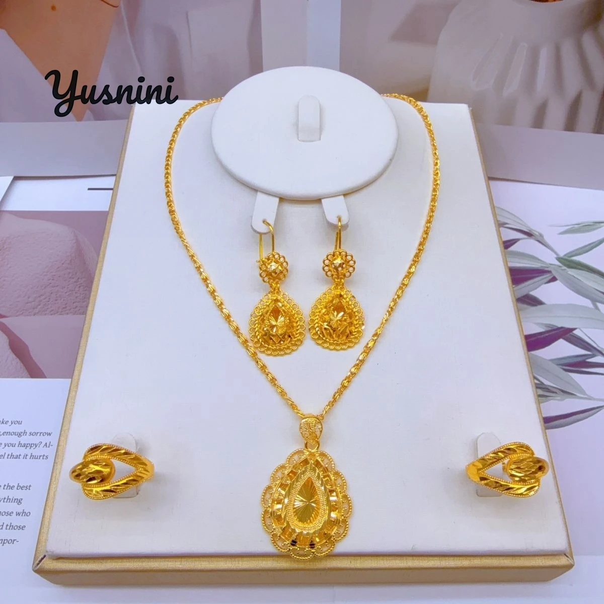 Moda europea Dubai 24K chapado en oro collar personalizado, pendientes, anillos para parejas conjunto de joyería para fiesta y boda DD10887