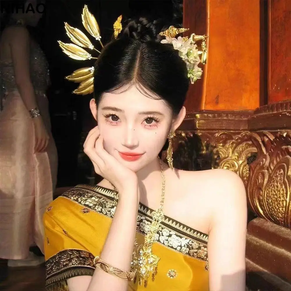 

Ancient Thai Metal Leaves Hairpin Flower Yunnan The Dai Nationality Gold Hair Fork Headwear Crystal