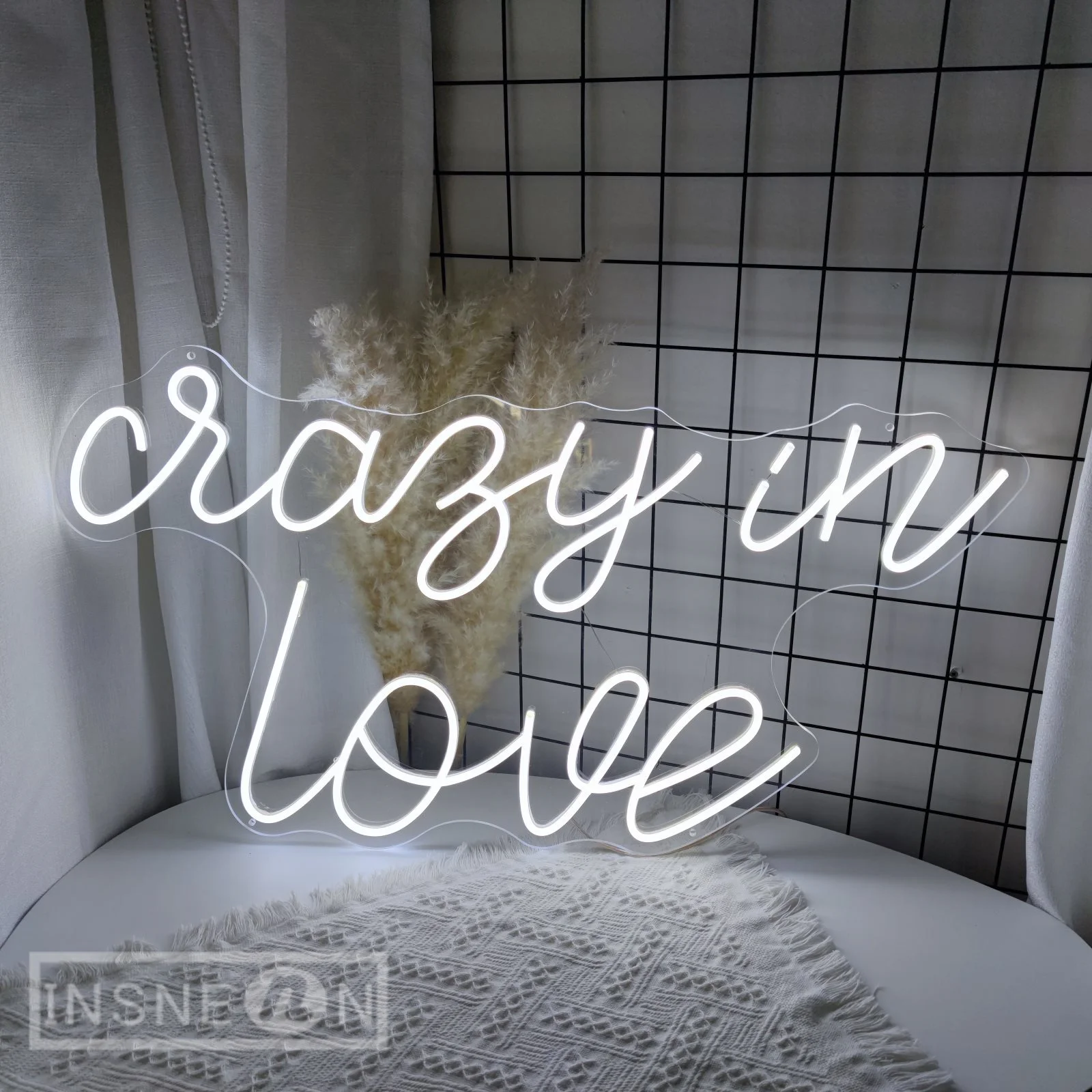 นีออน LED Sign Crazy In Love USB Wall Art สําหรับห้องนอนโรแมนติกบาร์ของขวัญที่สมบูรณ์แบบสําหรับวันเกิดงานแต่งงานฉลองหมั้น Neon