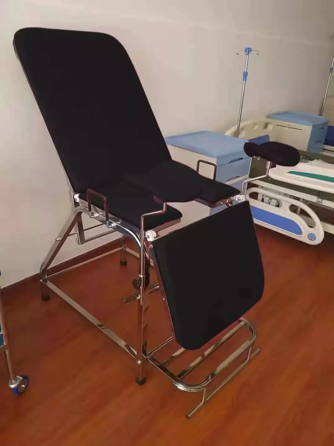 Thickened stainless steel gynecological examination chair high-quality gynecological obstetric bed artificial birth bed