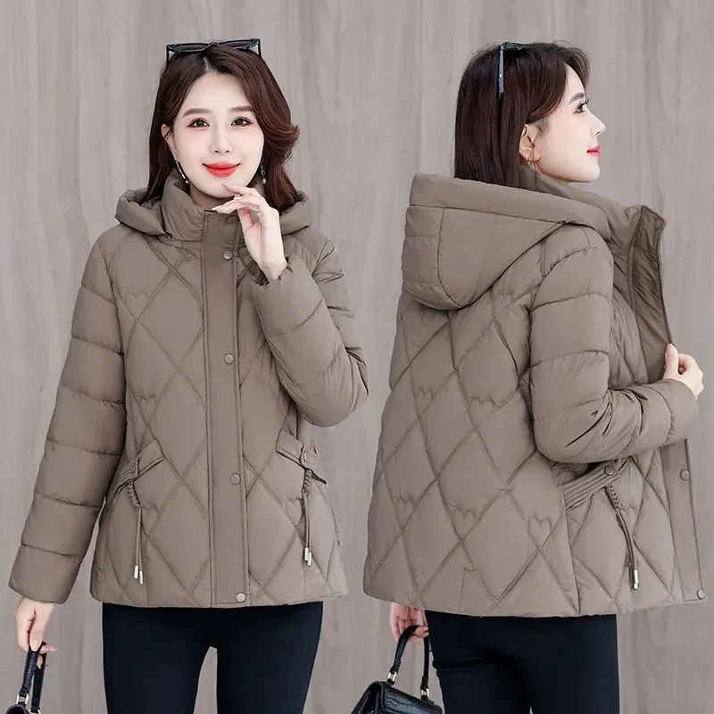 Veste courte d'hiver pour femmes, vêtements chauds, bouffants courts, légers, à capuche, rembourrés en coton, pour étudiantes, nouvelle collection 2025