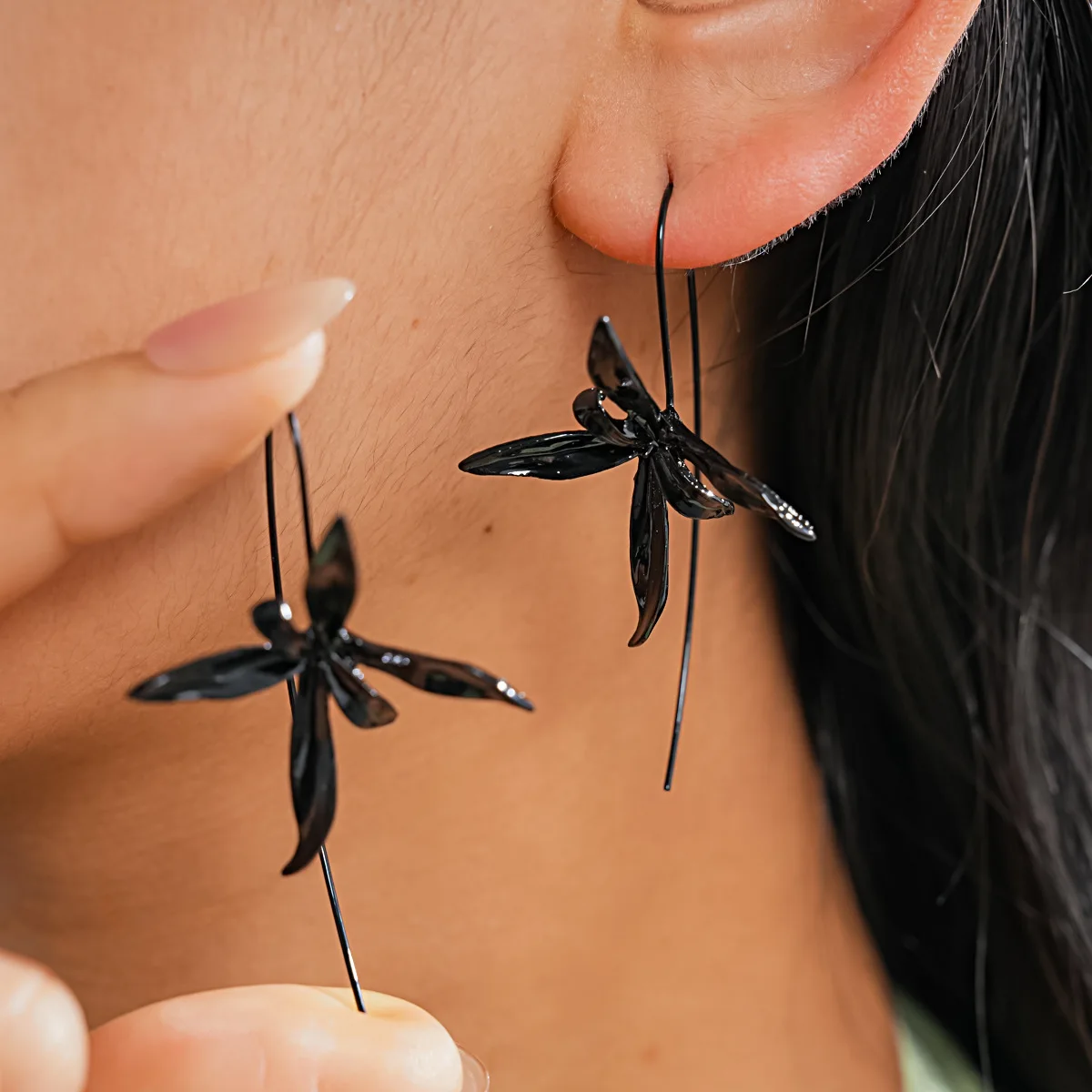 Kshmir Vintage Black Flowers Metal Hook Earrings for Women European American Personality Party Jewelry Gifts Accessory