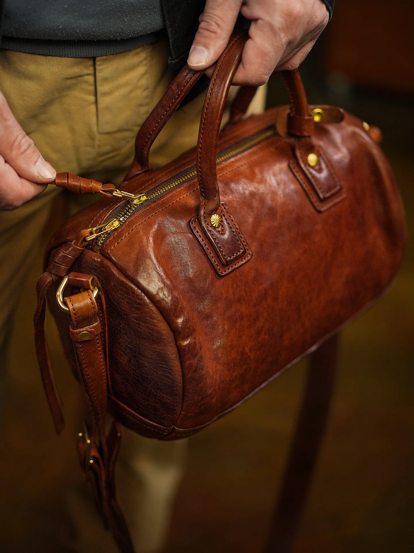 

weekend daily party luxury high-quality first layer cowhide men's handbags simple vintage handmade genuine leather shoulder bag