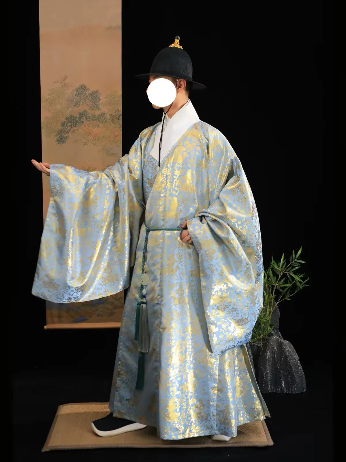 Traditional Chinese Men's Ming‑Style Hanfu Robe, Light-blue Brocade Round‑collar Robe Male Halloween Cosplay Costume
