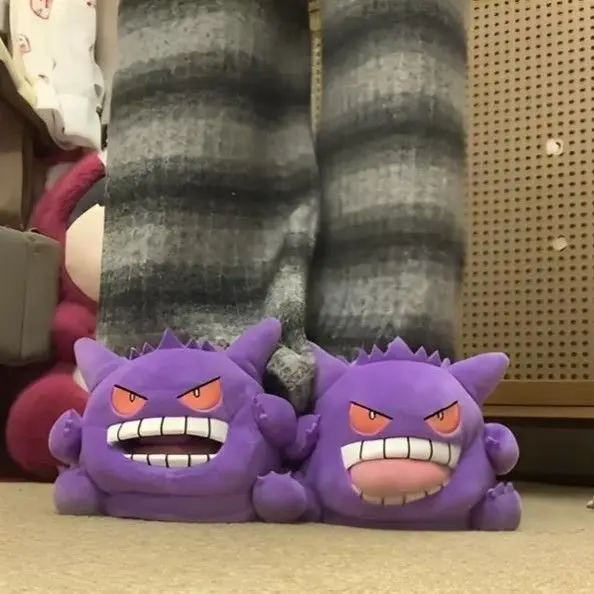 Nieuwe Gengar Anime Pluche Slippers Grappig Ontwerp Met Uitgezakte Tong Zachte Zool Schattig Gezellige Warme Winterslippers Voor Binnen Gebruik Voor Koppels Thuispantoffels Speelgoed