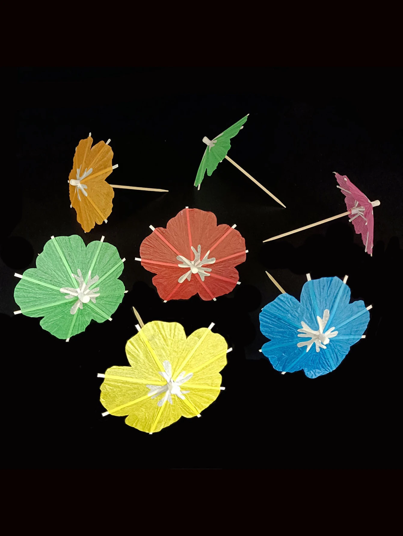 Disposable small umbrella skewers, paper umbrellas, fruit plate, chef\'s creative cake, cocktail, sushi decoration