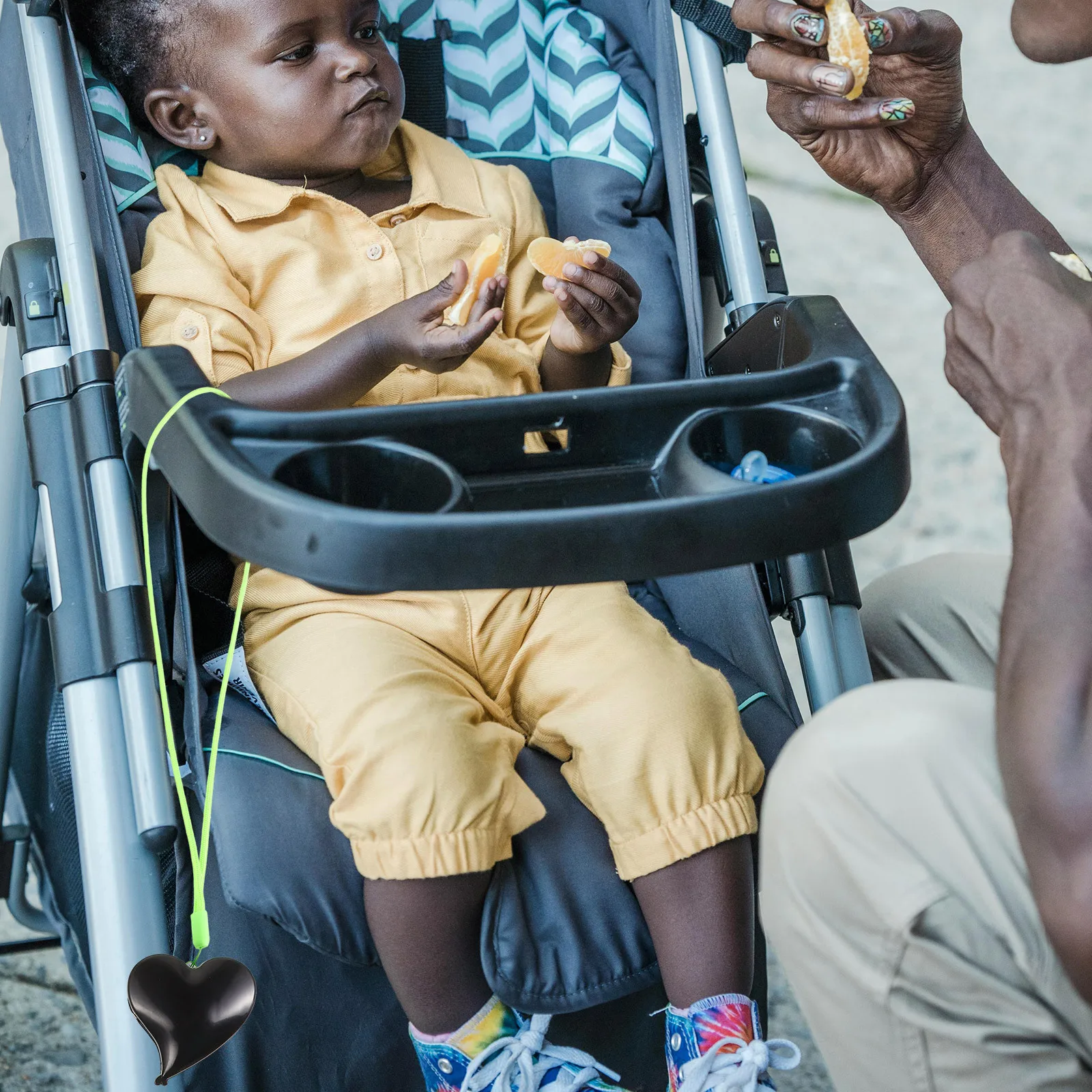 

1Pair Baby Bib Clips Multifunctional Stroller Bib Holder Strap Secure Napkin Clamp Covering Holder Baby Feeding Supplies