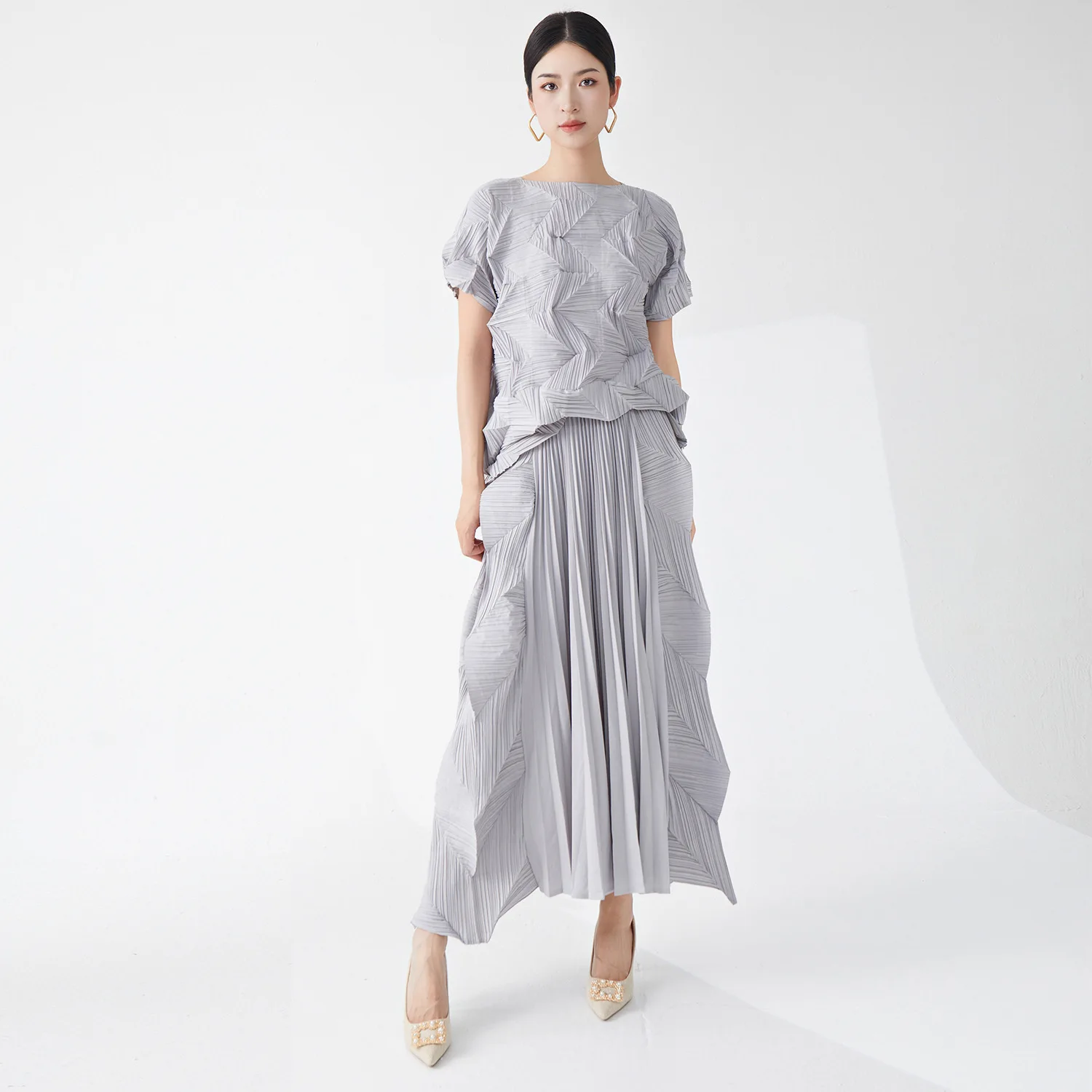 

Women's Short-Sleeved Miyake Top and Versatile Skirt Set, Summer Suit, High-end Irregular Casual T-shirt, 2-Piece Set