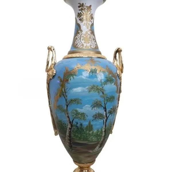 مزهريات مزينة بالنحاس والبورسلين العتيق، مناظر طبيعية مرسومة يدويًا، تفاصيل تصميم مستوحى من الطراز العتيق، فاخرة