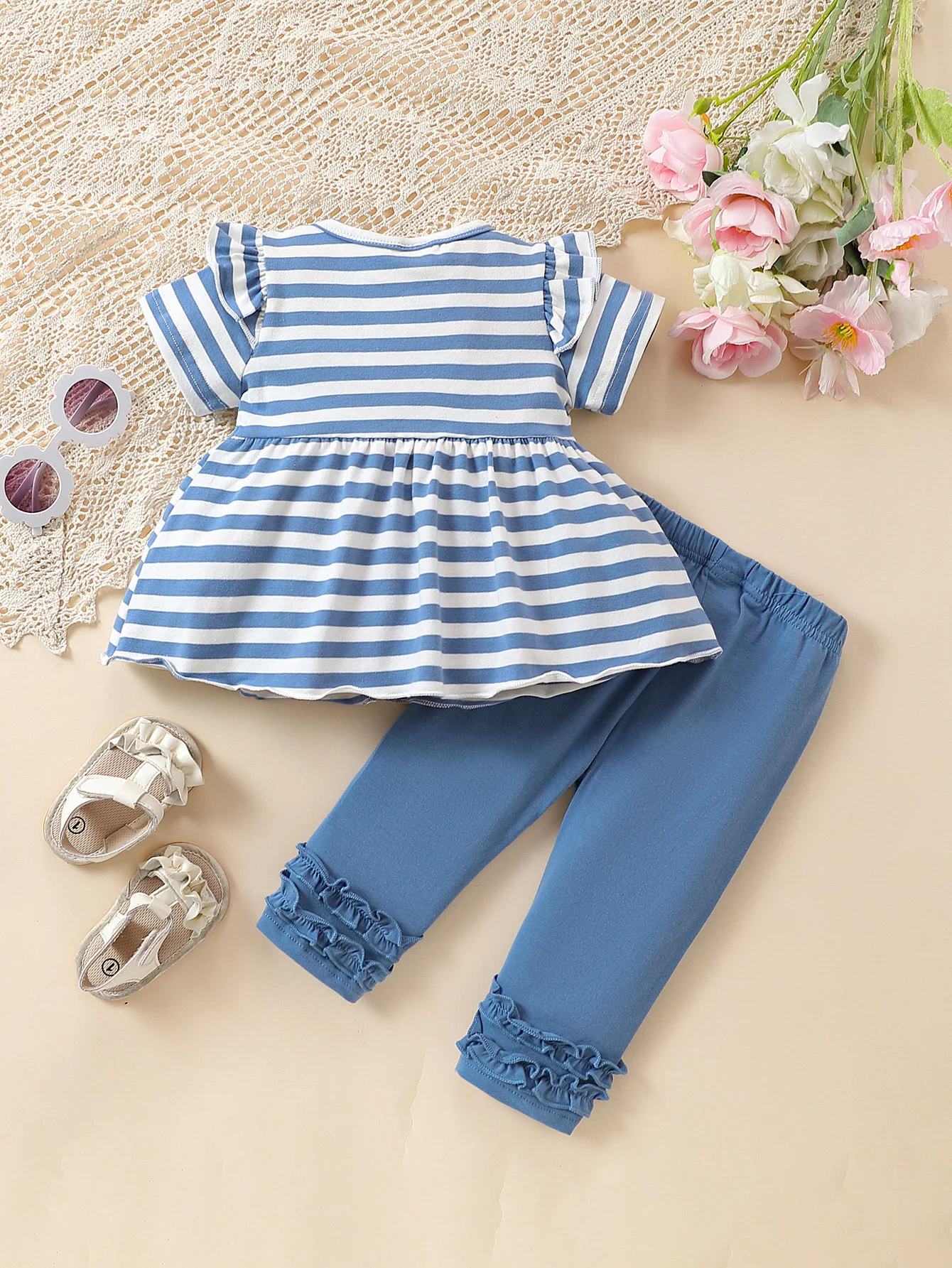 2-teiliges Sommer-Outfit-Set für Babys mit gestreiften Rüschenärmeln, Spitzenknopf-Peplum-Oberteil und Hose mit Rüschenbesatz, Freizeitkleidung für 6–18 Monate – Detail 2