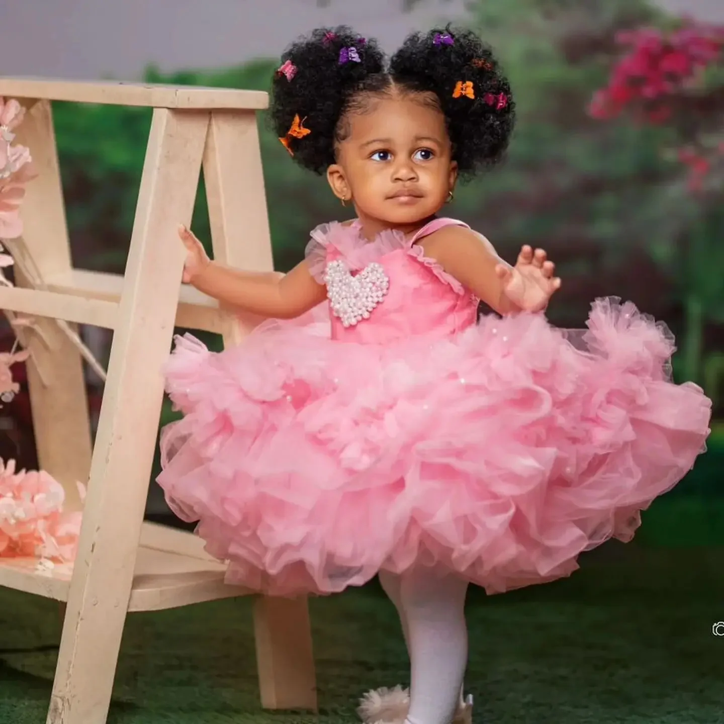 Splendido ed elegante vestito da bambina con paillettes, manica a mosca, vestito da spettacolo di bellezza, fiocco grande, costume da festa di compleanno di un anno