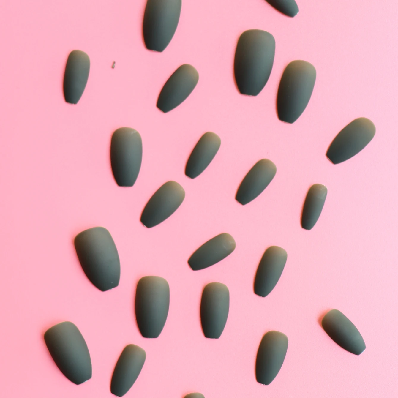 24 قطعة من ملصقات أظافر الباليه الراقصة المزيفة باللون الأخضر غير اللامع المسطح للأظافر المزيفة للارتداء اليومي #2