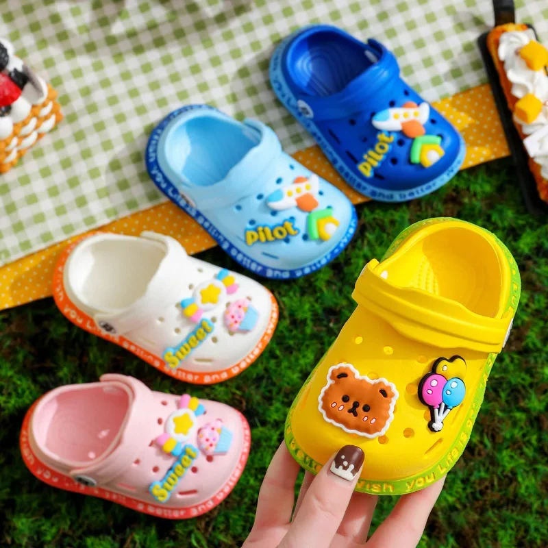 Children Summer Cartoon Cave Hole Sandals 2024 Garden Beach Slippers Sandals Non-Slip Soft Soled Quick Drying Shoes