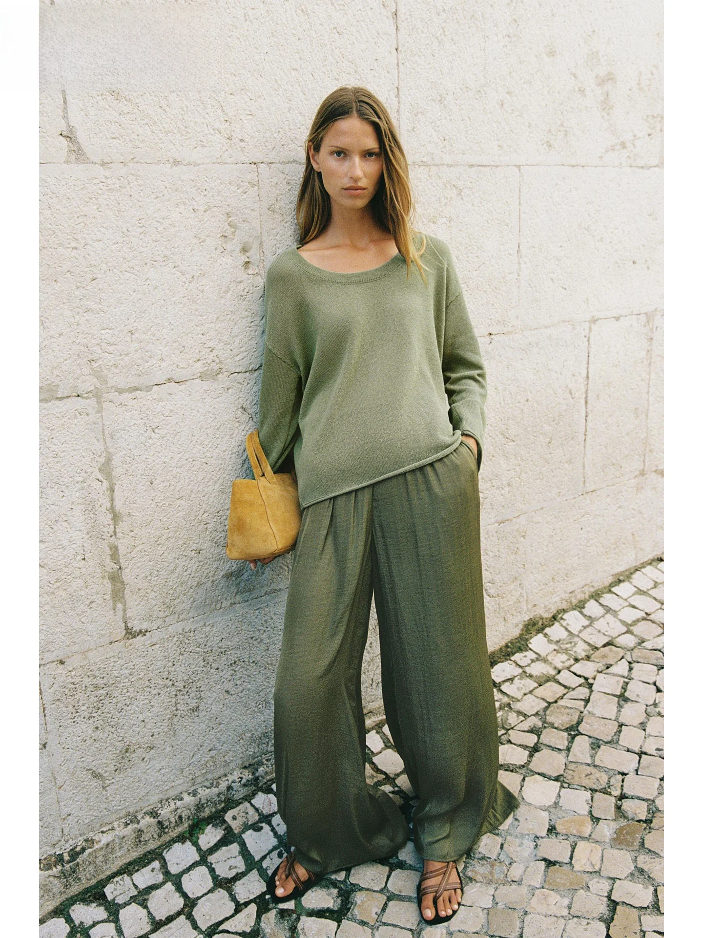 

ZAPRHA 2025 Autumn New Lazy Sle Loose Long Sve round Ne Knitted Sweater Comfortable Soft Color Blo Women's Top