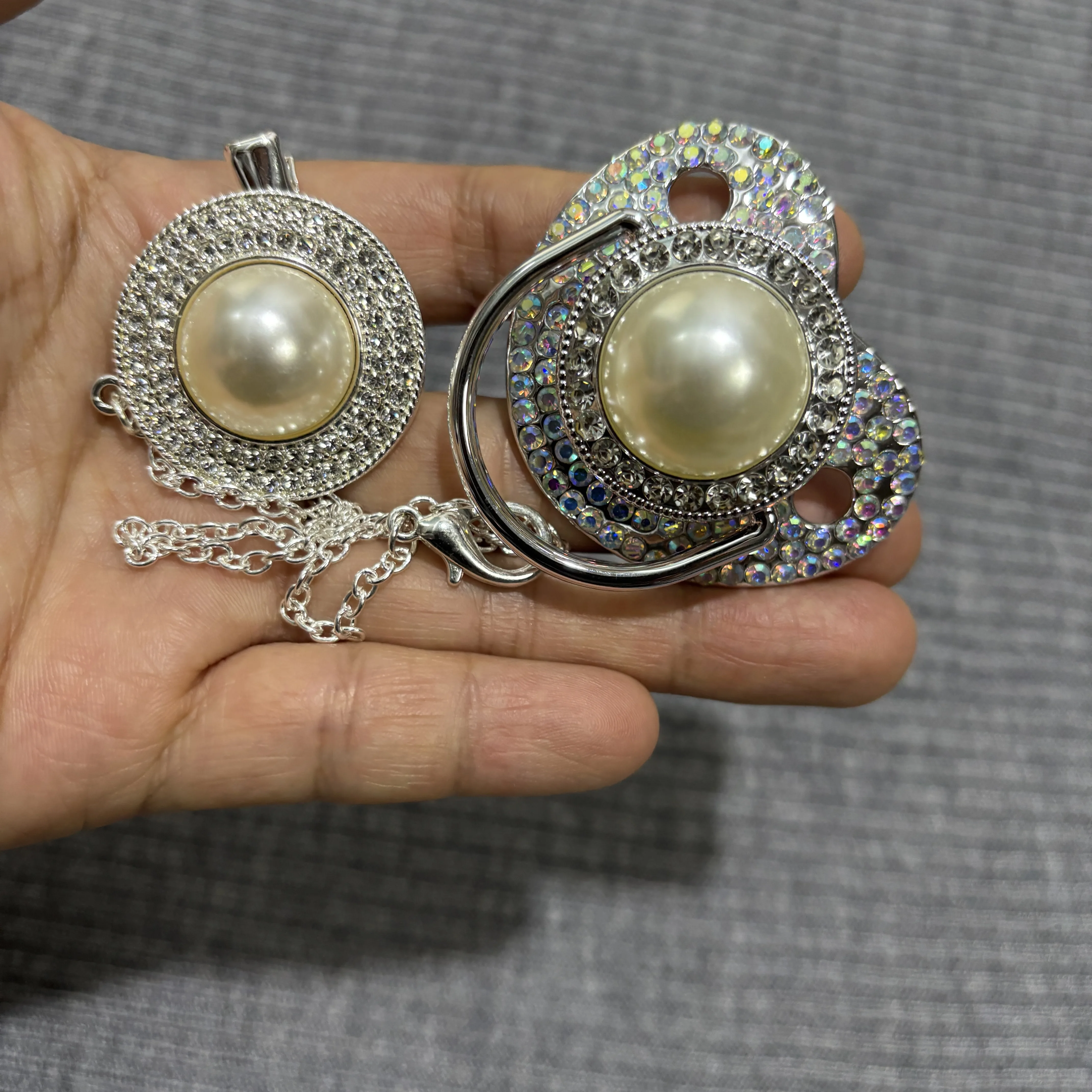 

Bling Crystal Baby Pacifier with Pearl Chain, Luxury Pacifier Clip Set for Newborn, Baby Girl Accessory