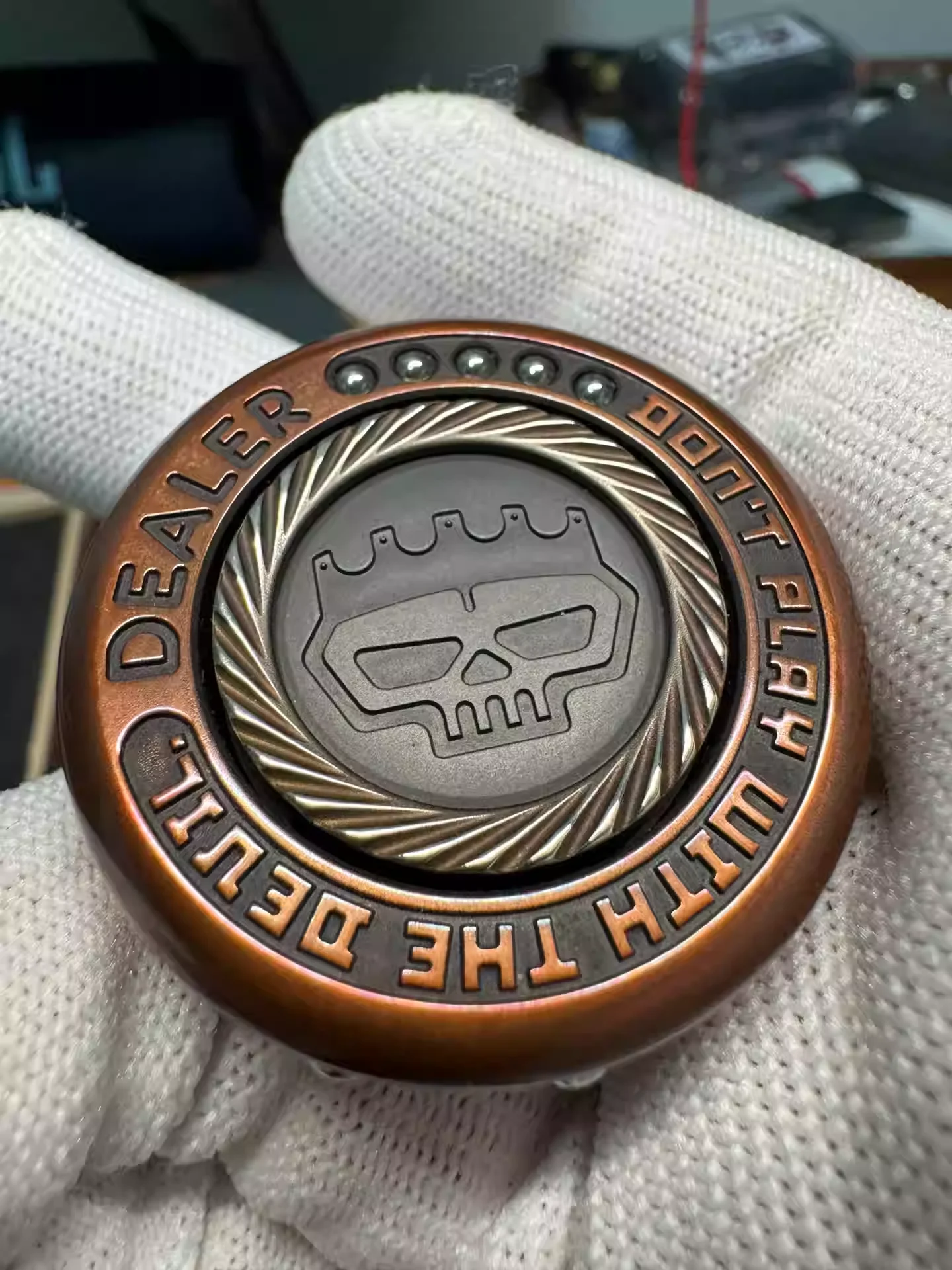 

Старинный черный старинный Красный медный Мини-код магазина EDC