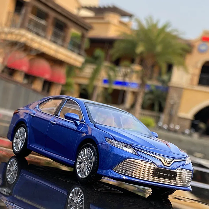 1/32 Toyota Camry Alloy Car Model Diecast Metal Toy Vehicles Car Model Sound and Light Simulation Collection Childrens Toys Gift