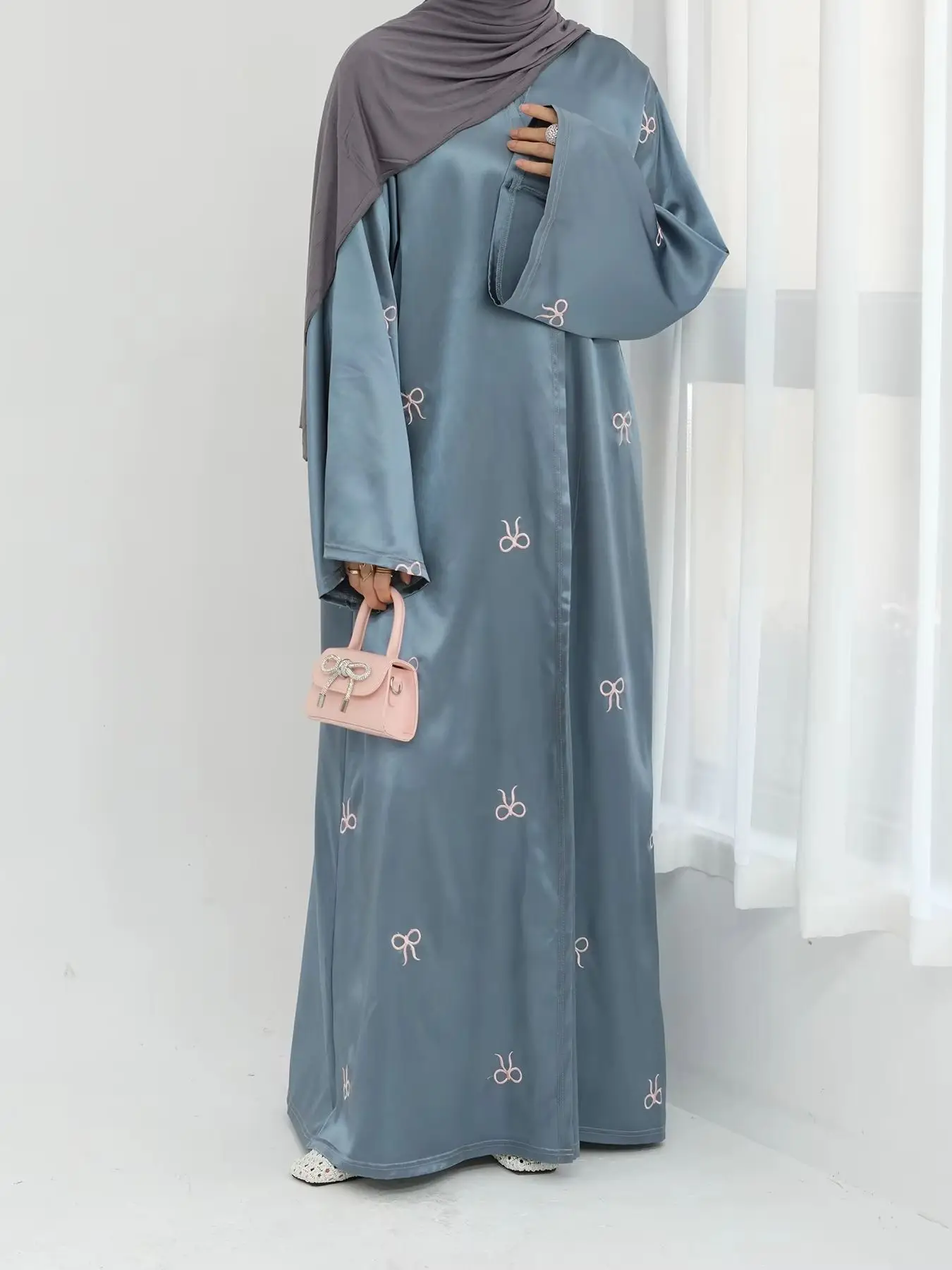 Dubai Abaya mit Schleife und Stickerei für muslimische Frauen, vorne offen, Kimono, islamische Kleidung, Hijabi-Robe, Abendparty Ramadan-Kaftan