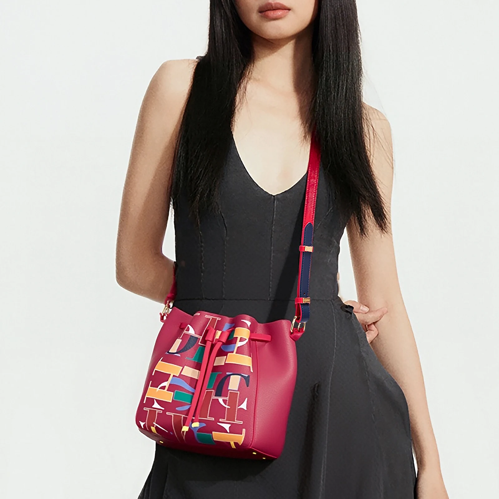 Carteira feminina estampada de marca com bolsa de cordão e bolsa de ombro