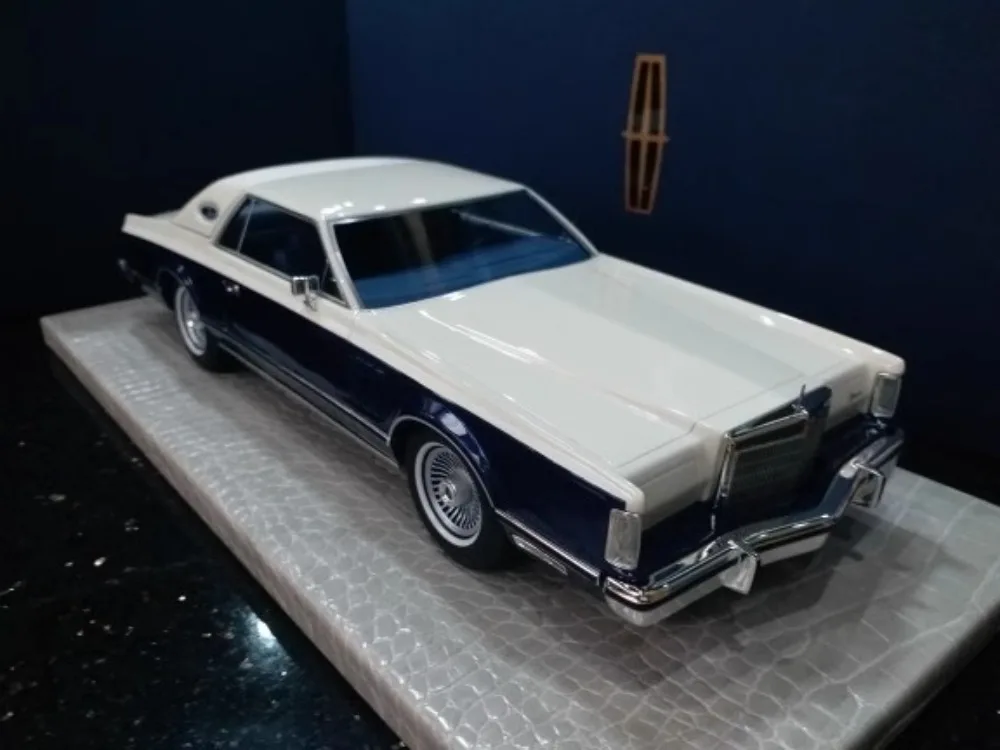 AMC 1/18 Lincoln Continental Bilbras Edition Limousine Model Lincoln Mark V Blue & White Collectible Gifts