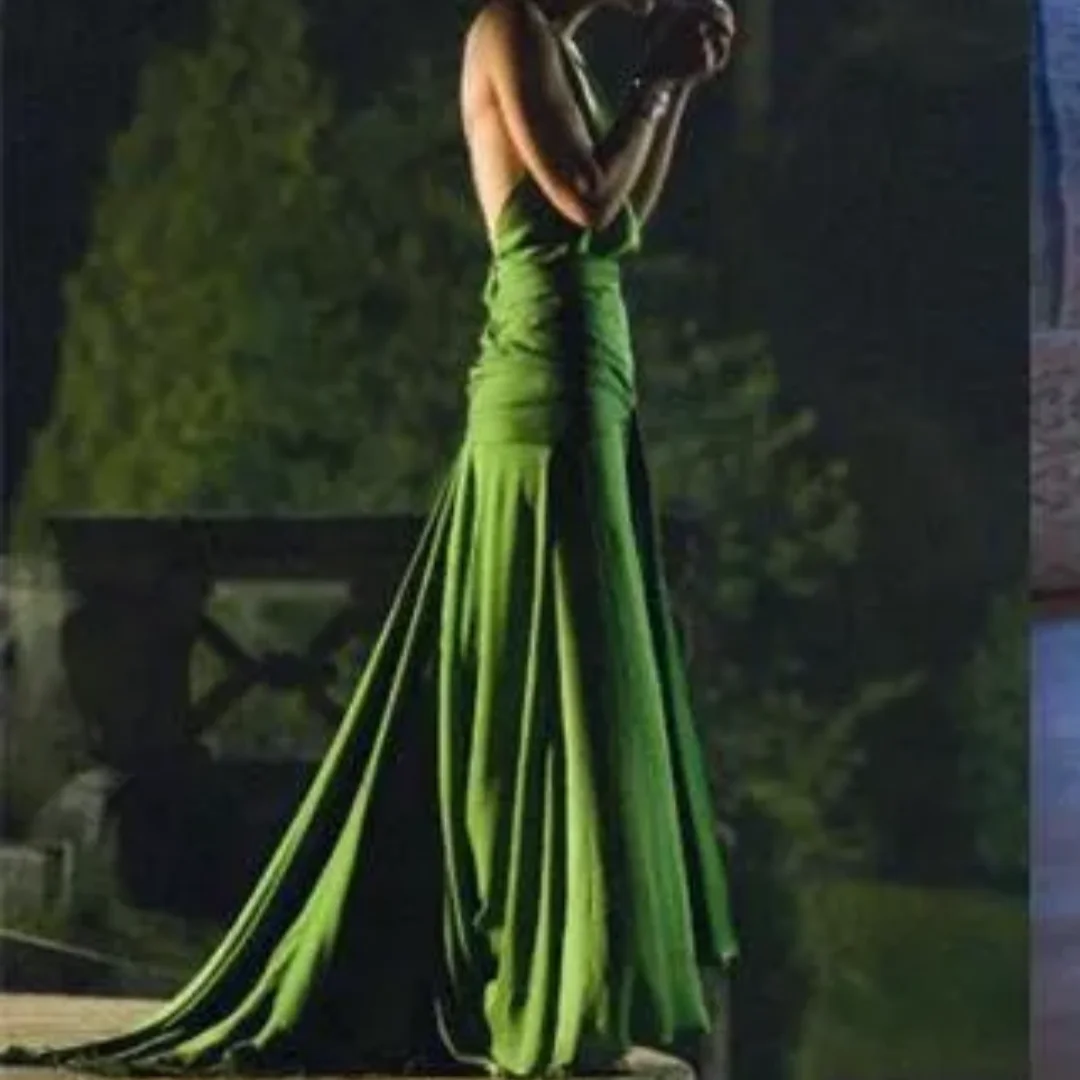 فساتين سهرة مثيرة باللون الأخضر السباغيتي من تصميم فستان المشاهير الطويل من جاكلين دوران