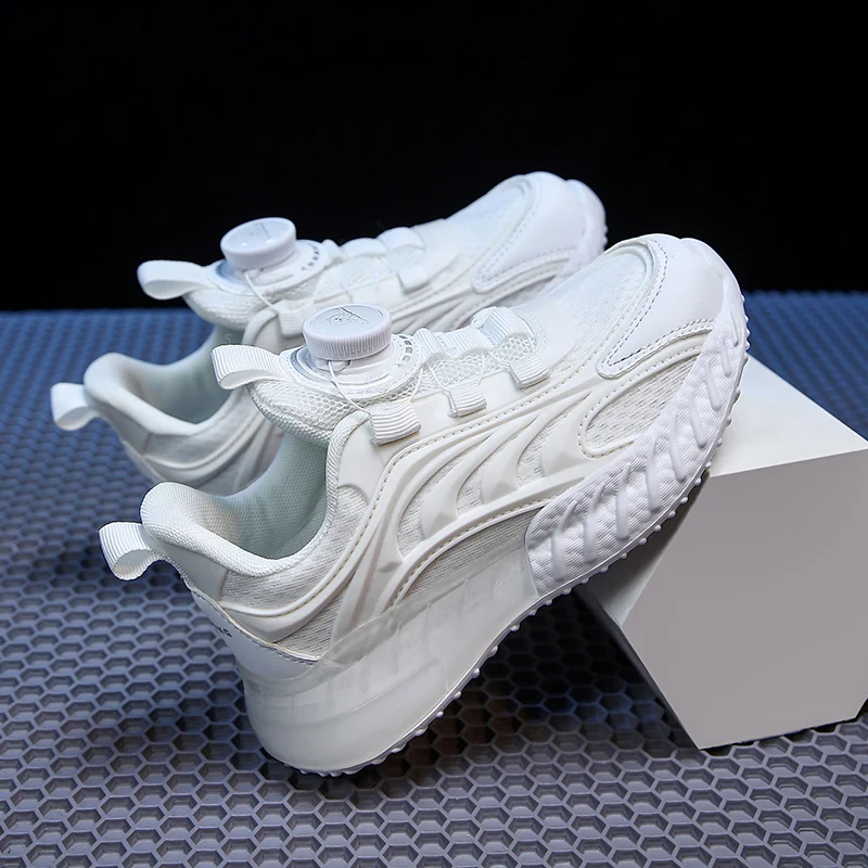 子供ランニングシューズメッシュ通気性ソフト軽量女子校生靴 2025 新しい夏滑り止めトレーニングテニスシューズ男の子