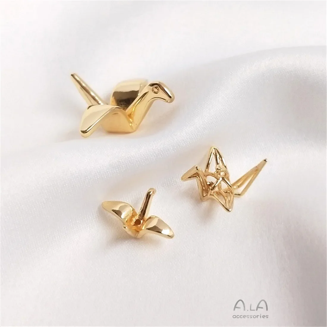 

14K Gold Three-dimensional Single Hole Thousand Paper Crane Pendant Handcrafted DIY Headpiece Pendant Earrings Accessories C386