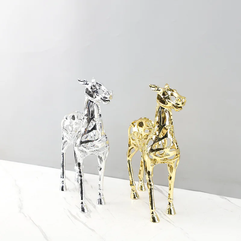 

Simple Creative Metal Hollow Out Horse Desktop Ornament Animal Sculpture Living Room Decoration Abstract Crafts Home Decoration