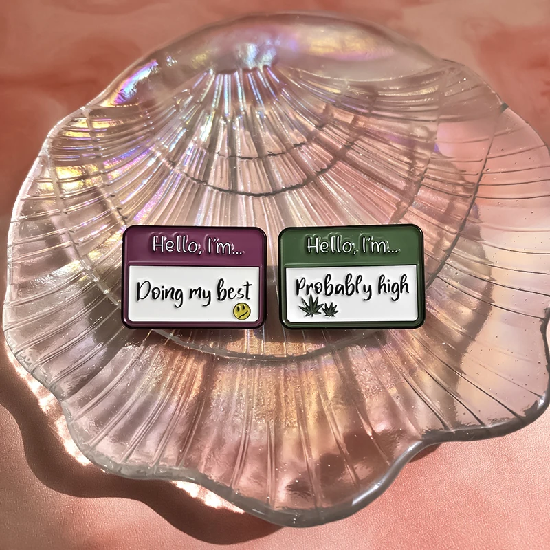 สวัสดีฉันเป็นเข็มกลัดป้ายด้านในที่เคลือบแล้วทำจากโลหะที่ดีที่สุดของฉันกระเป๋าเป้สะพายหลังเพื่อนของขวัญเครื่องประดับขายส่ง