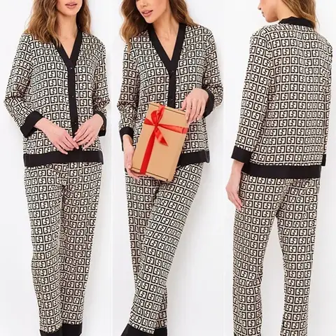 2Pcs 대형 여성 잠옷 세트 인쇄 된 Homewear 얼음 실크 긴팔 긴 바지 학생 잠옷 블랙 카디건 착용 가능