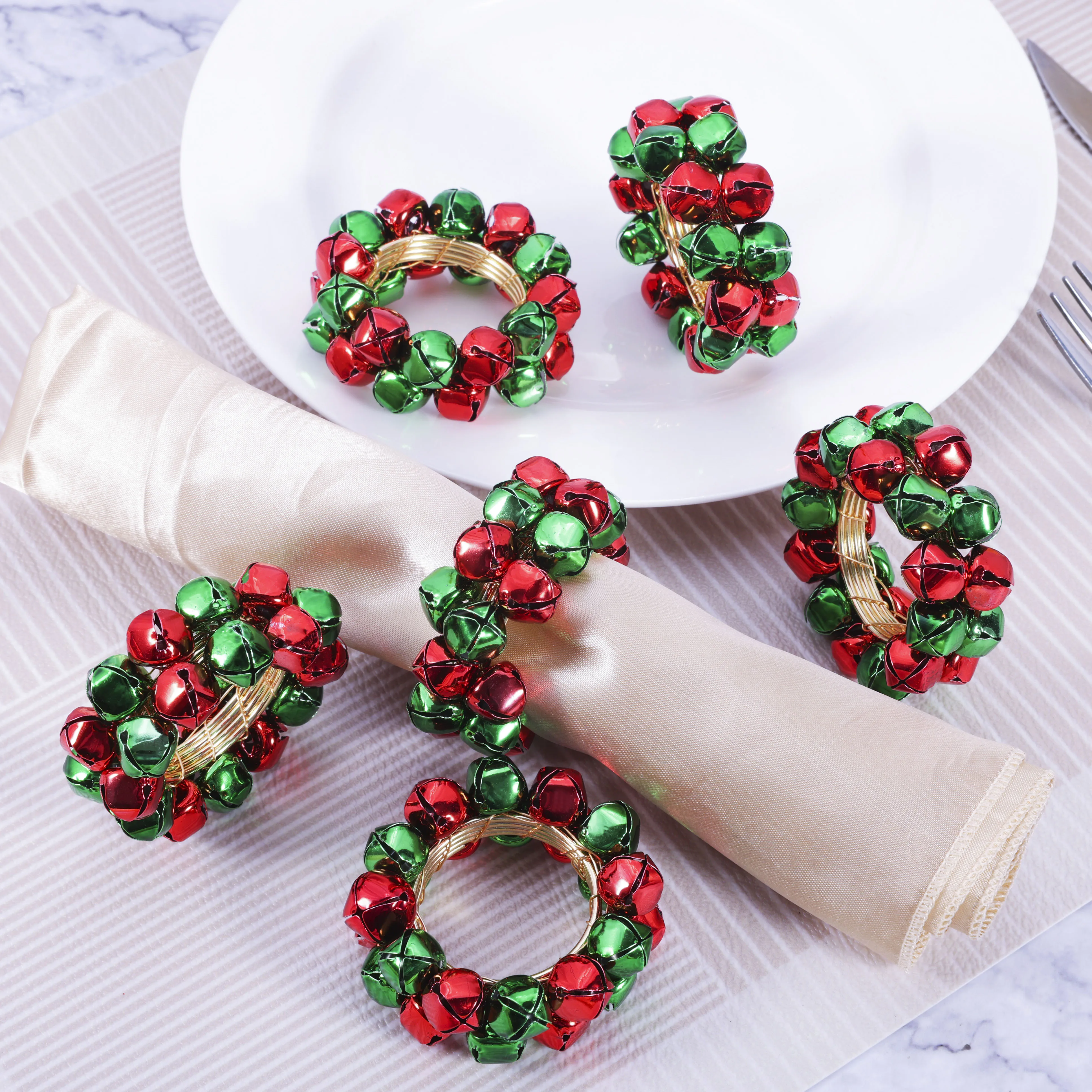 6pcs Christmas Metal Napkin Rings Red Green Jingle Bells Napkin Holder Buckle for Kitchen Party Wedding Decoration Supplies