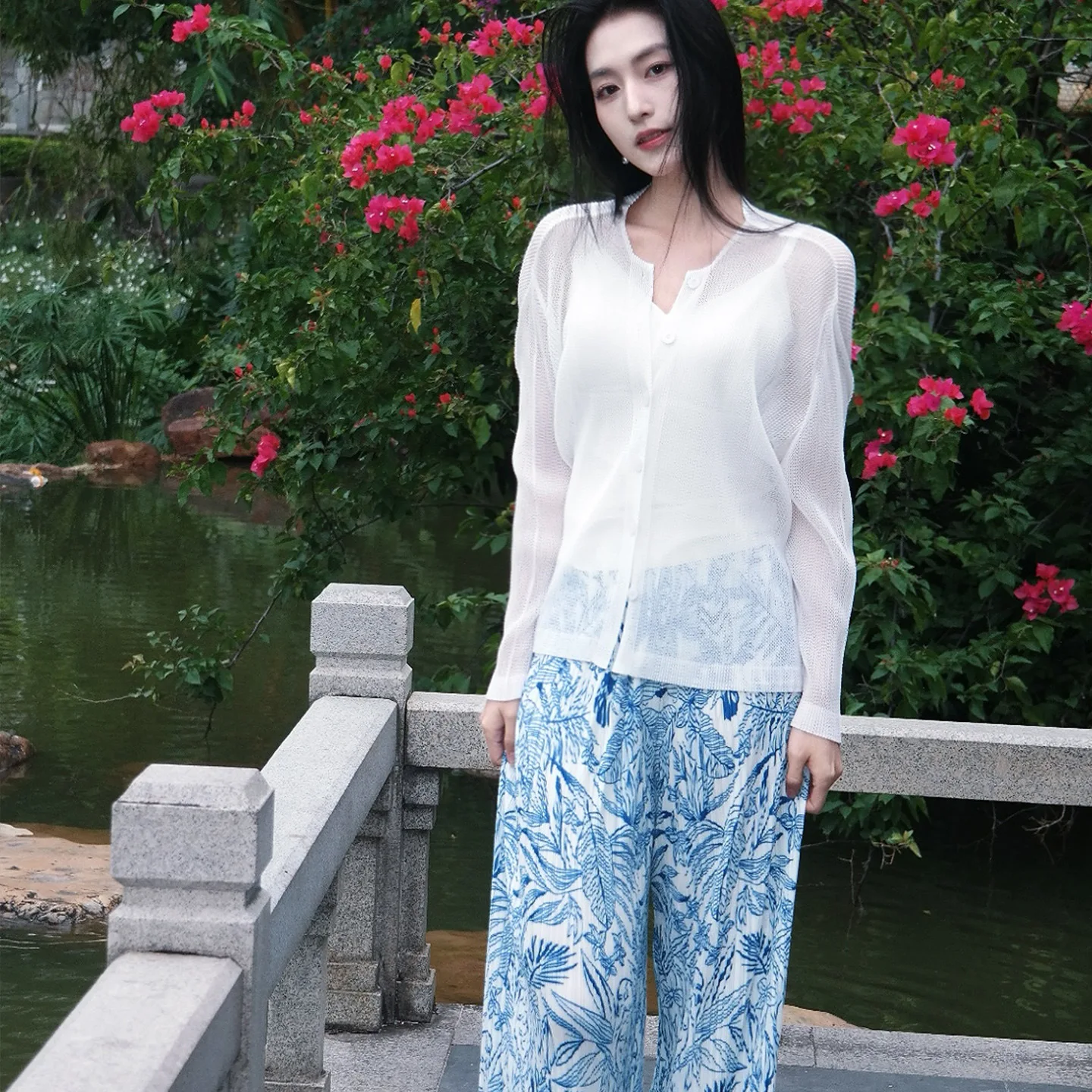 

Miyake Pleated 2025 New Autumn Simple Fashion Thin Cardigan Summer Light Breathable Sunscreen Jacket White Loose Top Set Pleats