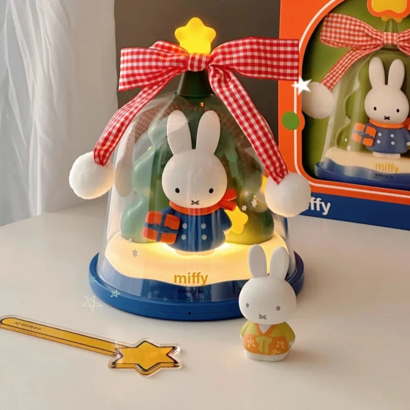 Lampada Miffy a Forma di Mela, Luce d'Atmosfera Accogliente e Festiva per Camera da Letto e Scrivania, Regalo di Natale, Giocattolo Trendy in Confezione Sorpresa