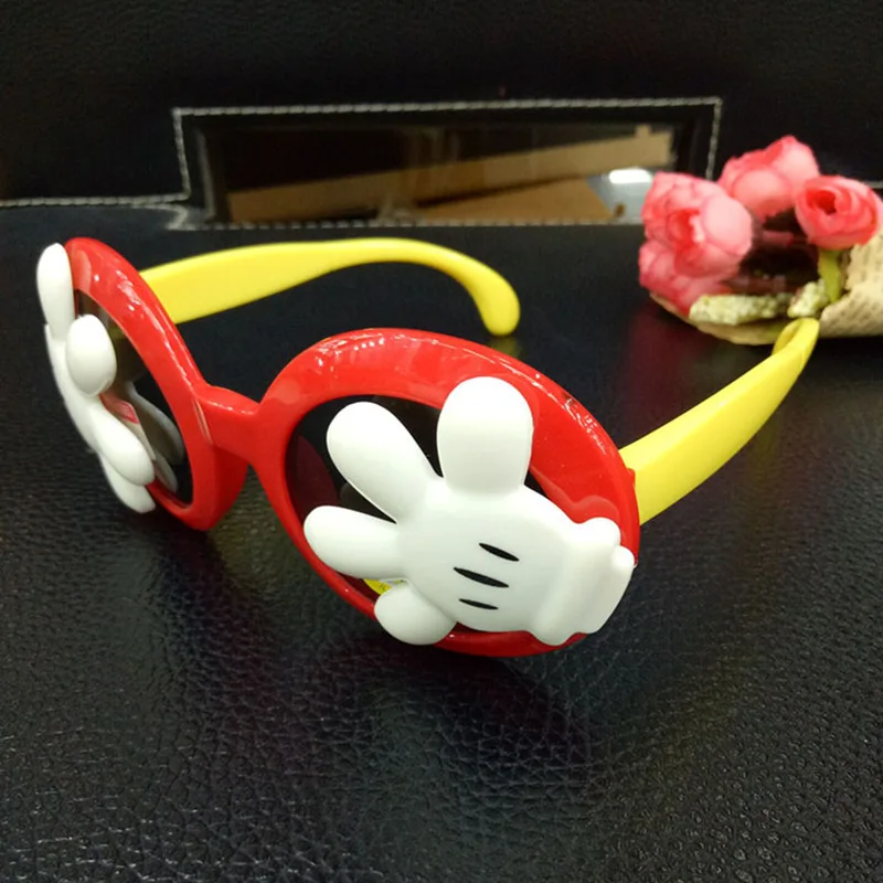 Disney Mickey Mouse occhiali da sole carini per bambini Anime Figure Toys Palm Flip Glasses donna Summer Outdoor occhiali anti-uv