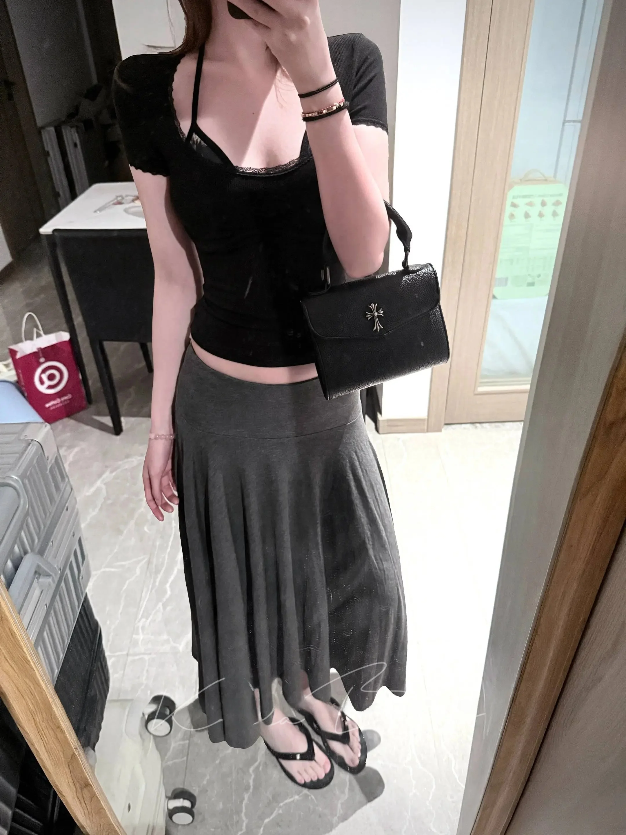 

Корейская модная асимметричная юбка-полусолнце для похудения, скрывающая бедра, женская, новинка 2026 года, трендовая юбка BM