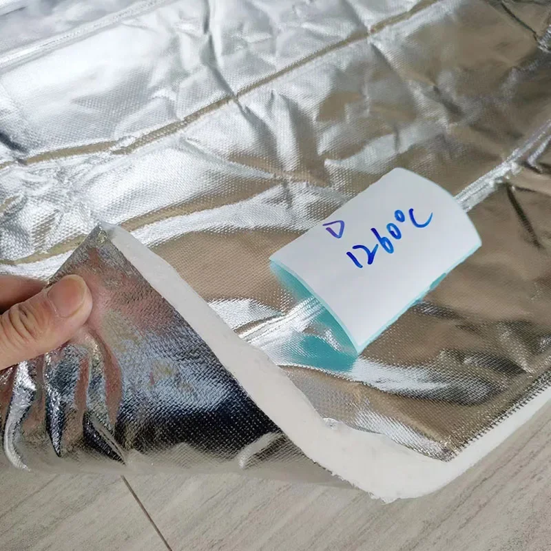 4 modelos de fibra cerâmica de alumínio 1260 1460 do cobertor da agulha do silicato ℃   Cobertor de algodão com isolamento de caldeira de alta temperatura