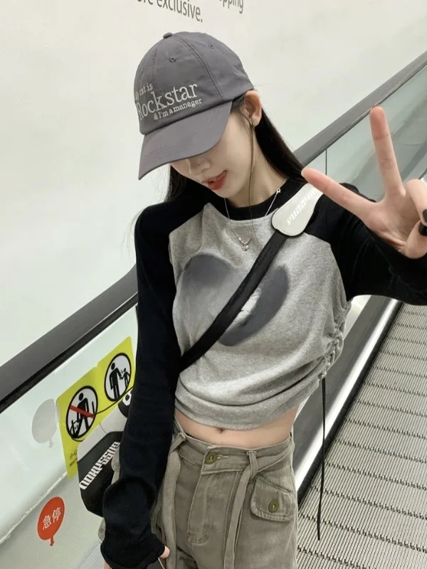 เสื้อยืดสไตล์อเมริกันเรโทรสำหรับสาวๆ ดีไซน์ฤดูใบไม้ร่วง-ฤดูหนาว ทรงเข้ารูป สายเดี่ยว ความยาวคลุมไหล่ แฟชั่นอินเทรนด์