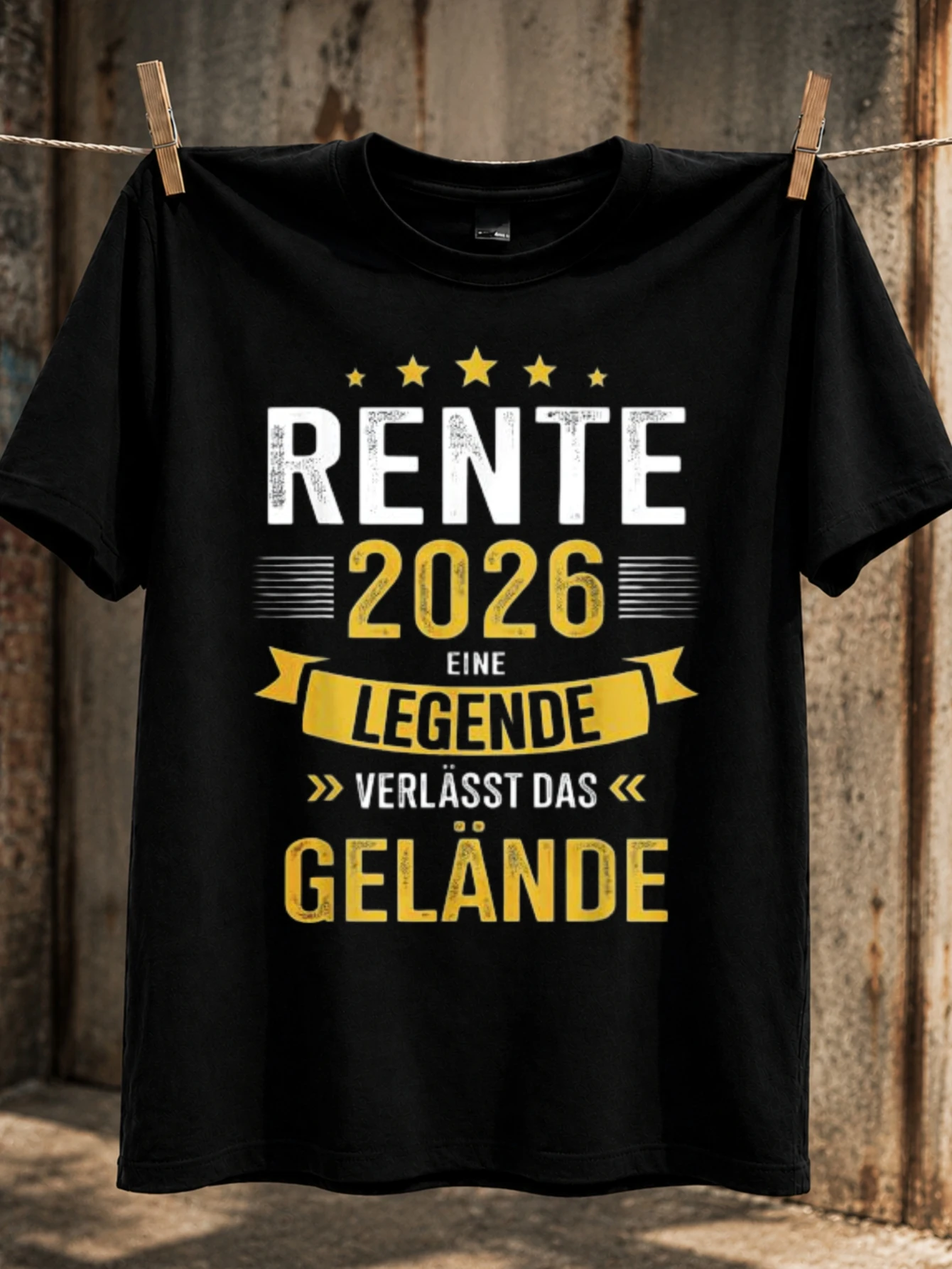 Rente 2026 Legende bold retiret year  with yellow banner legend leaves the grounds theme Unisex All  Unisex All T-Shirt